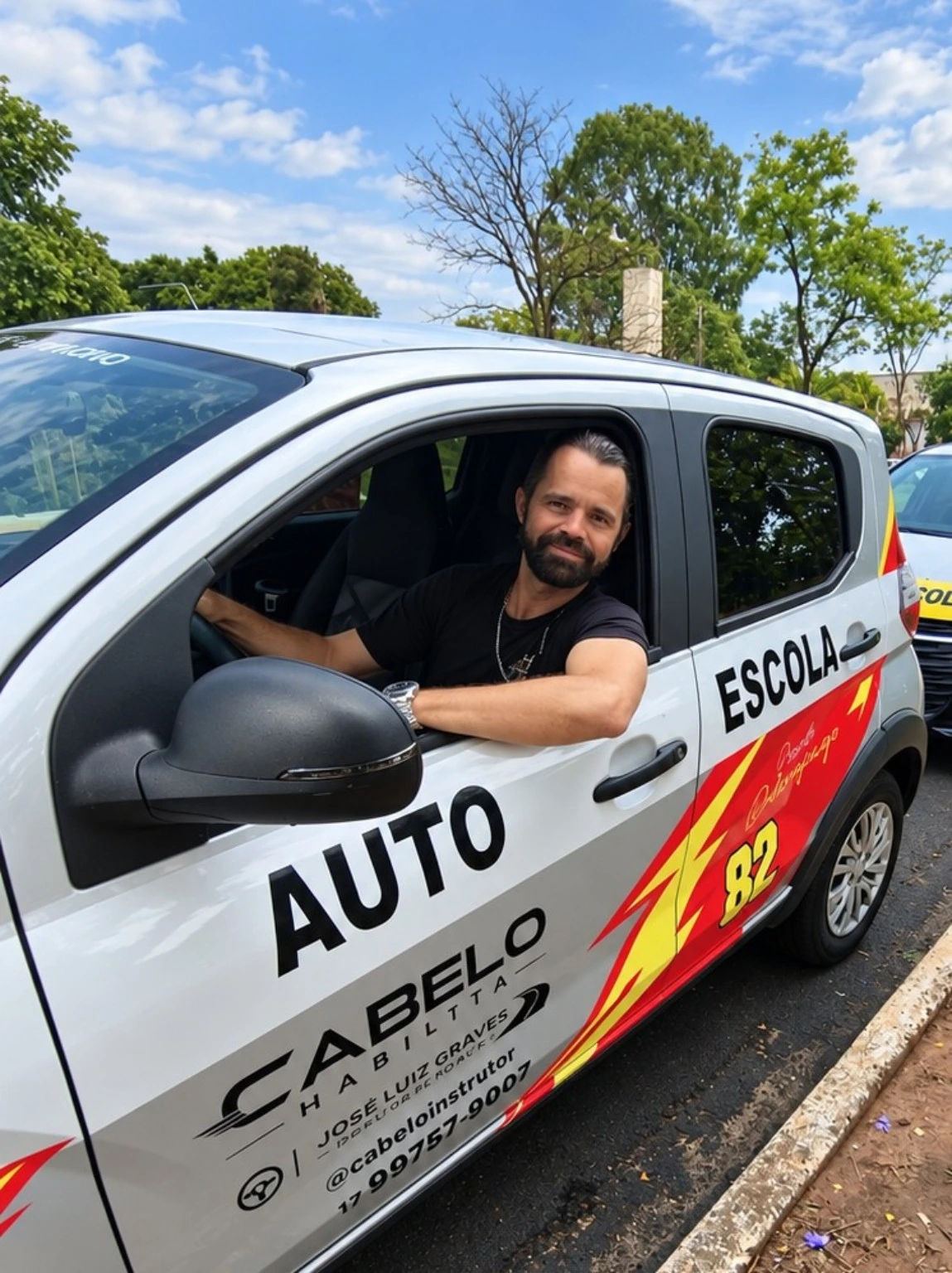 José Luiz Garves, o Cabelo, no carro de instrução do Cabelo Habilita